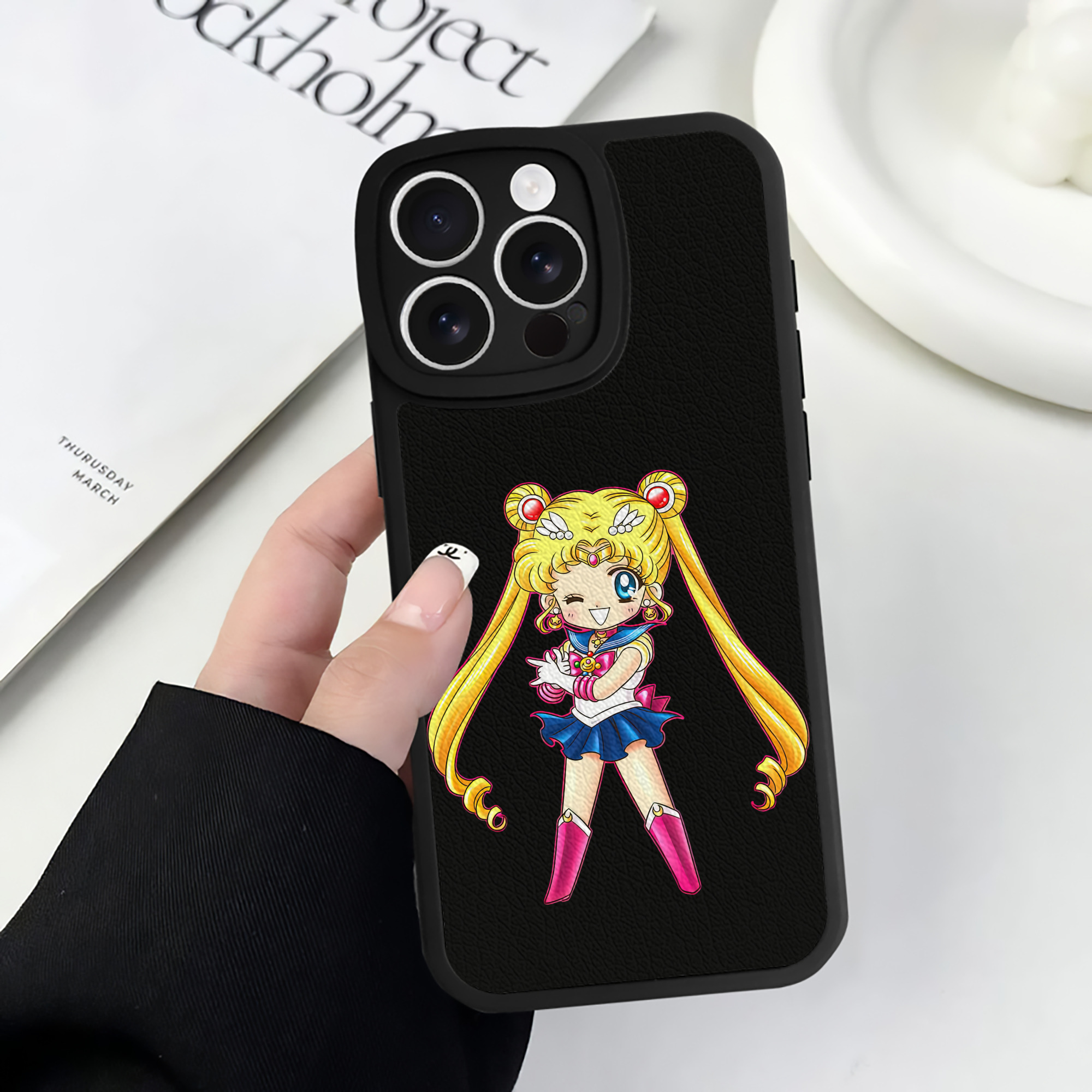（画像用） 美少女戦士セーラームーン 月野 うさぎ つきの うさぎ Sailor Moon Tsukino Usagi 【iPhone 16シリーズ対応】シリコンスマホケース（レザー調） 材質：シリコン